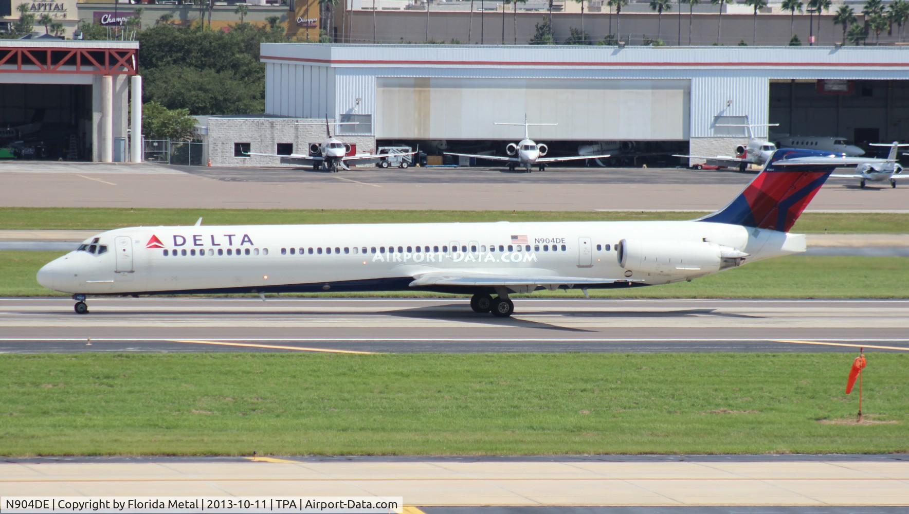 N904DE, 1992 McDonnell Douglas MD-88 C/N 53409, Delta MD-88