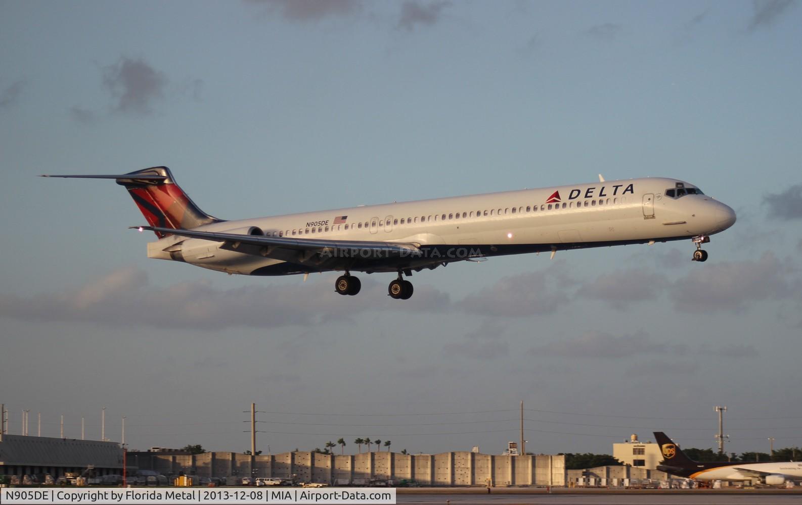 N905DE, 1992 McDonnell Douglas MD-88 C/N 53410, Delta MD-88