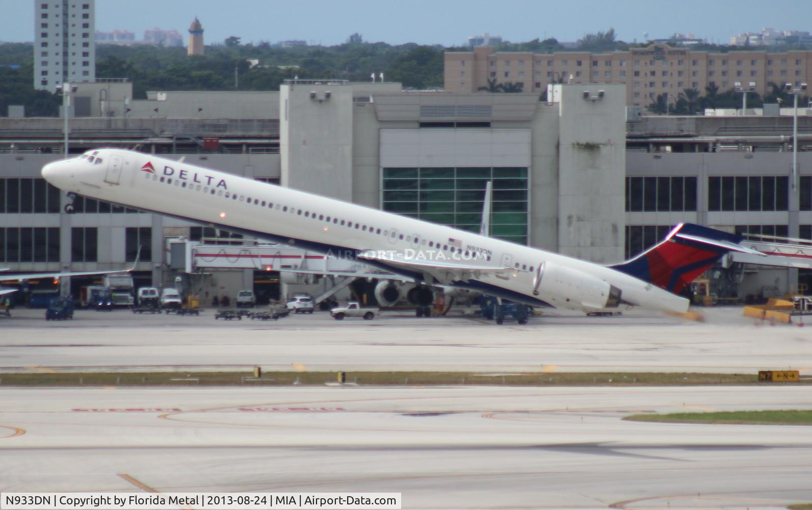 N933DN, 1997 McDonnell Douglas MD-90-30 C/N 53543, Delta MD-90
