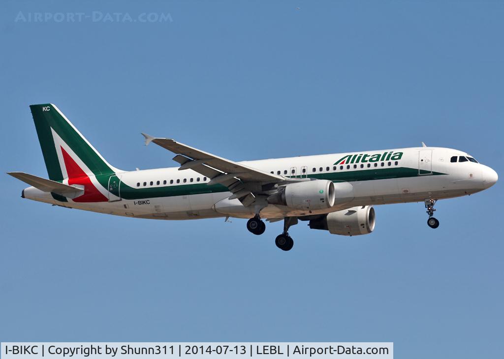 I-BIKC, Airbus A320-214 C/N 1448, Landing rwy 25R