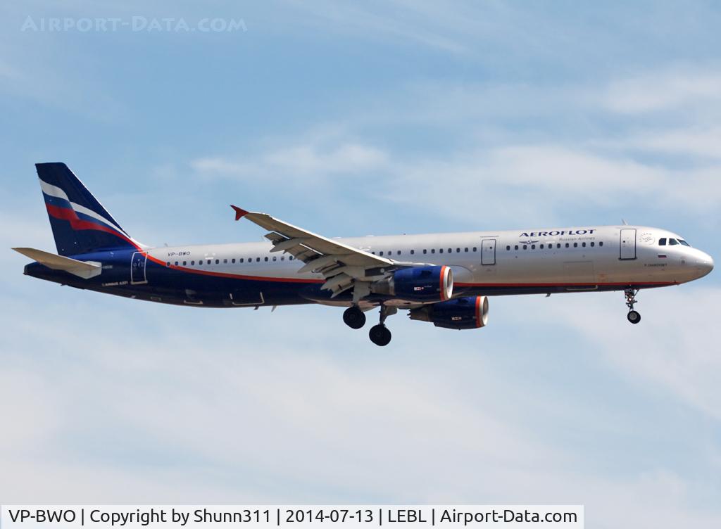 VP-BWO, 2004 Airbus A321-211 C/N 2337, Landing rwy 25R
