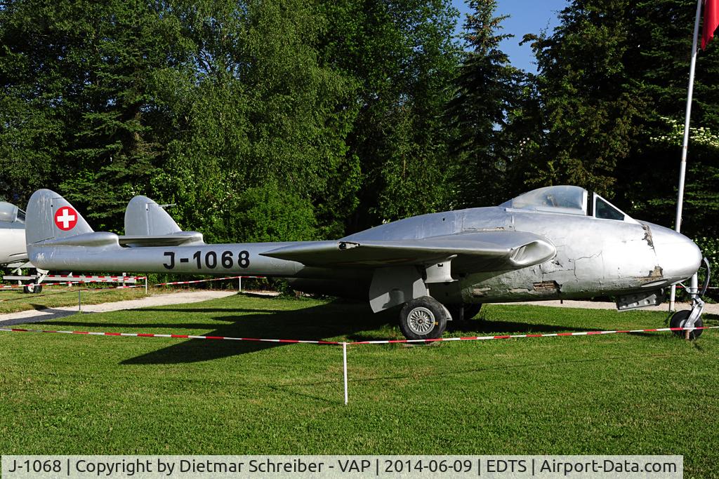 J-1068, De Havilland (FFA) Vampire FB.6 (DH-100) C/N 979, Vampire