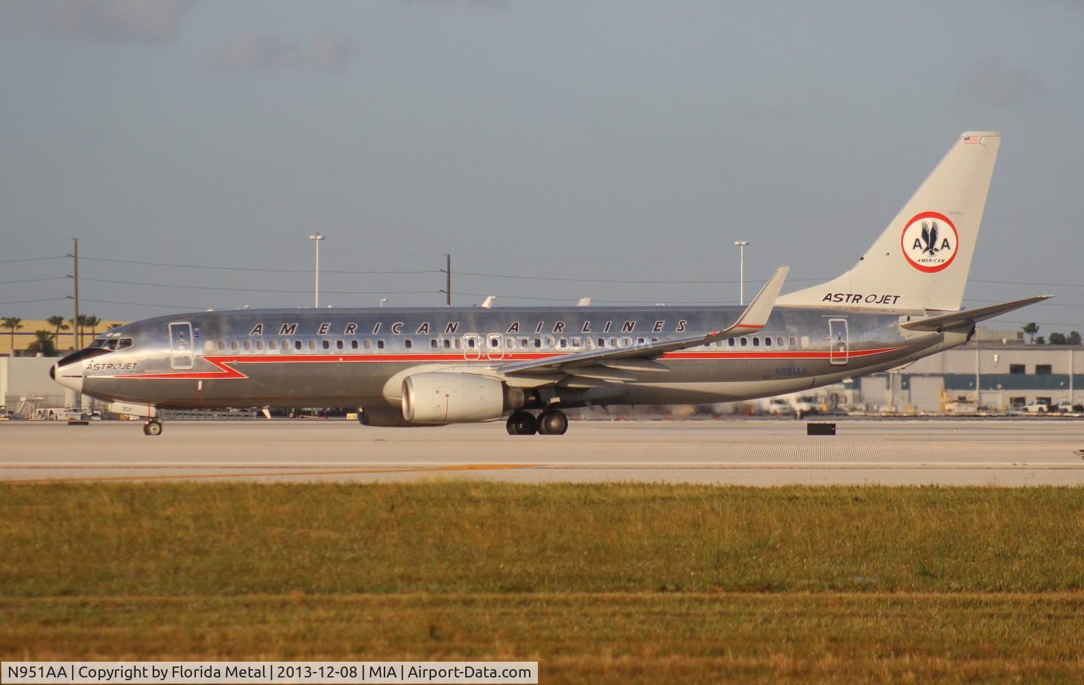 N951AA, 2000 Boeing 737-823 C/N 29538, American retro Astrojet 737-800