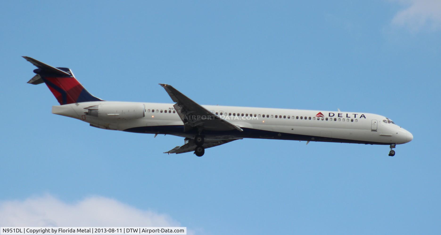 N951DL, 1990 McDonnell Douglas MD-88 C/N 49882, Delta MD-88