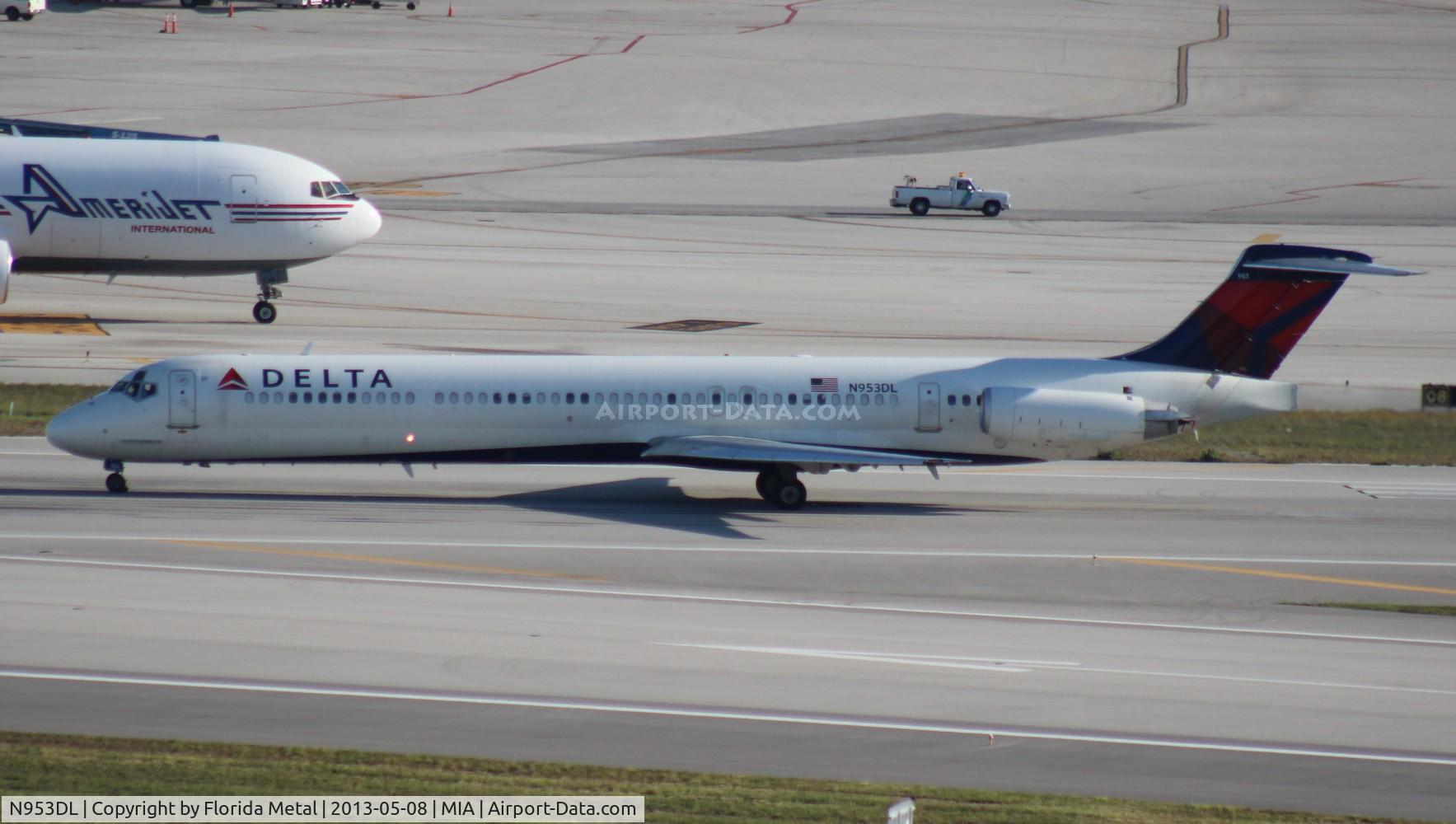 N953DL, 1990 McDonnell Douglas MD-88 C/N 49884, Delta MD-88
