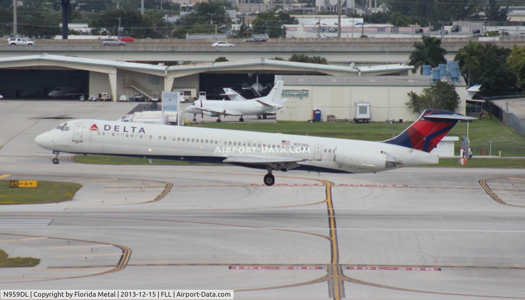 N959DL, 1990 McDonnell Douglas MD-88 C/N 49978, Delta MD-88