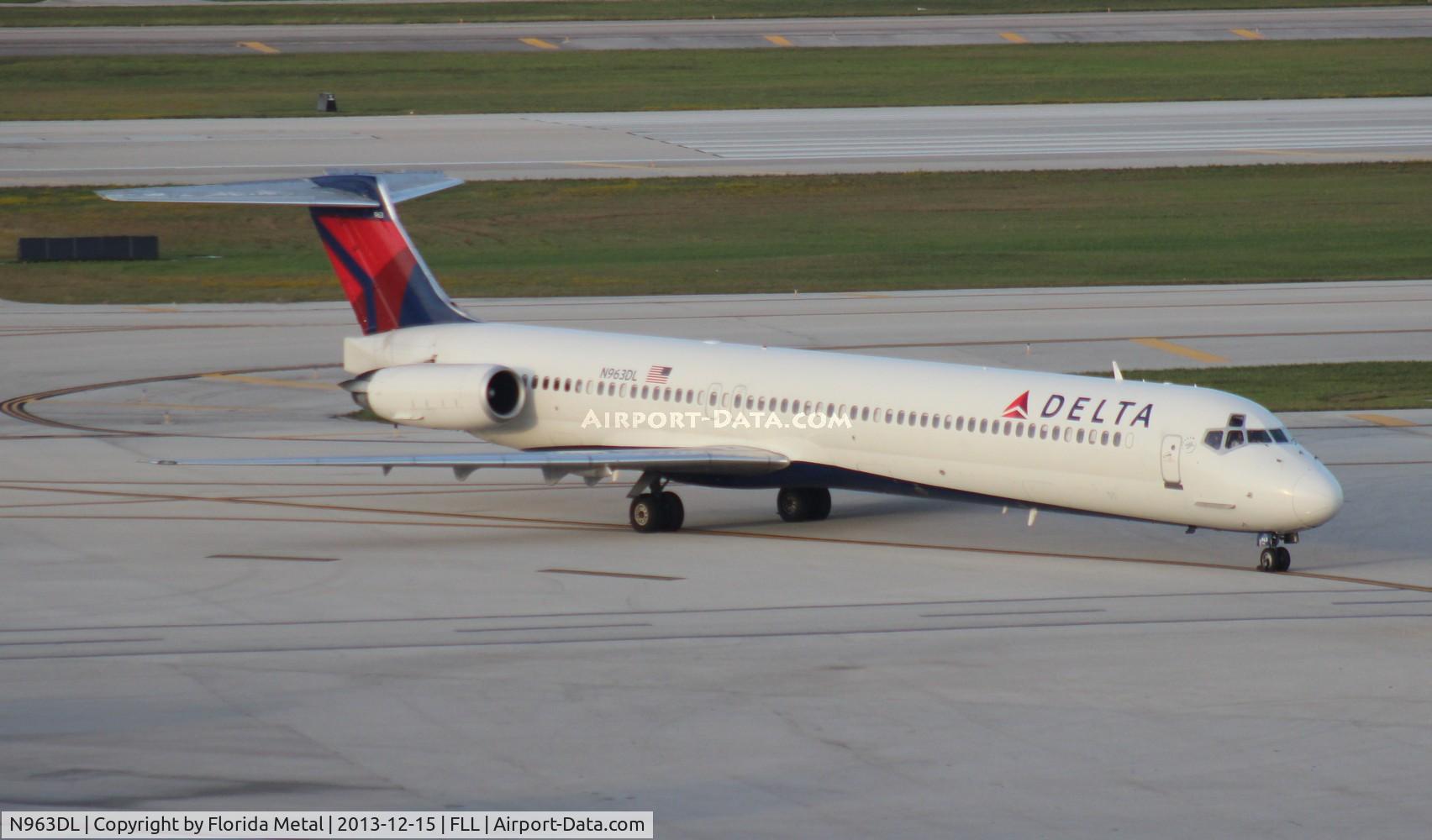 N963DL, 1990 McDonnell Douglas MD-88 C/N 49982, Delta MD-88