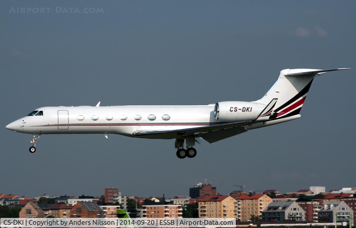 CS-DKI, 2007 Gulfstream Aerospace GV-SP (G550) C/N 5166, On short final for runway 30.
