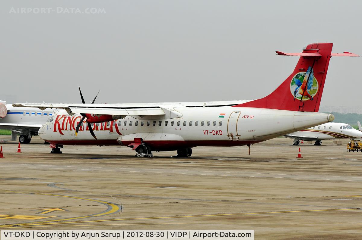 VT-DKD, 2006 ATR 72-212A C/N 725, Immobile on the tarmac at IGIA.