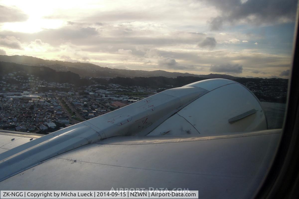 ZK-NGG, 1999 Boeing 737-319 C/N 25606, Steep climb out of Wellington