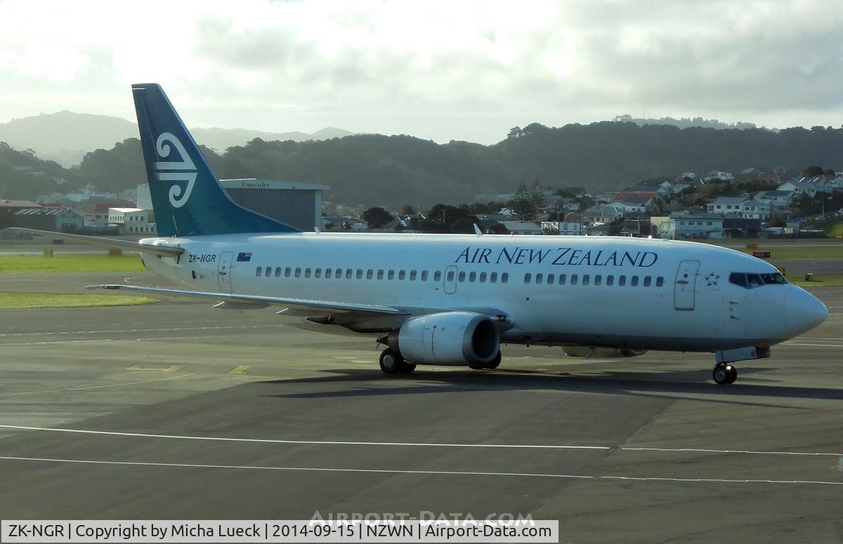 ZK-NGR, 1998 Boeing 737-33A C/N 27460, At Wellington