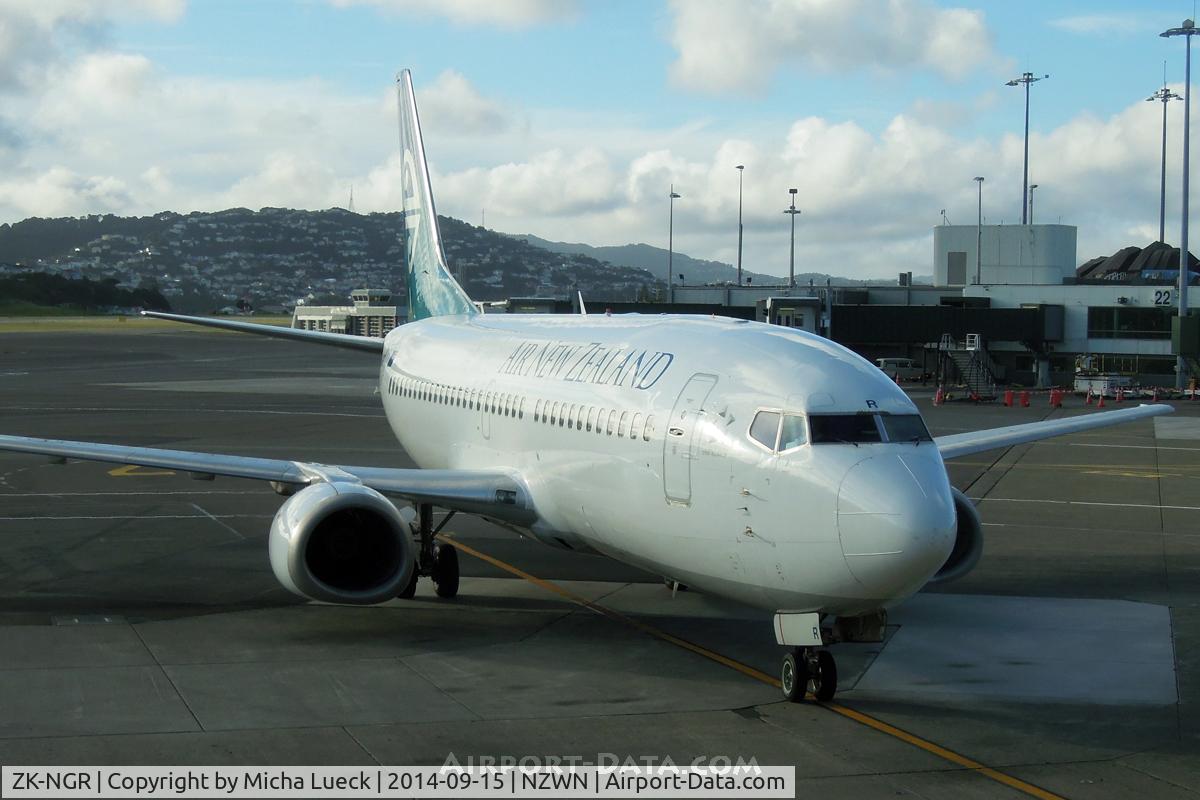 ZK-NGR, 1998 Boeing 737-33A C/N 27460, At Wellington