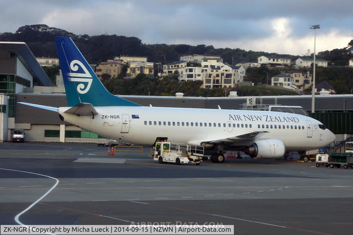ZK-NGR, 1998 Boeing 737-33A C/N 27460, At Wellington