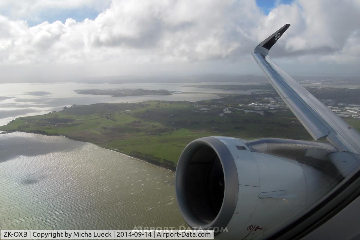 ZK-OXB, 2013 Airbus A320-232 C/N 5682, Steep left bank while climbing out of AKL