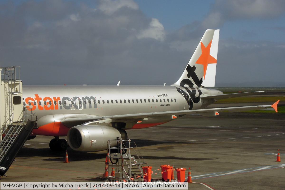 VH-VGP, 2010 Airbus A320-232 C/N 4343, At Auckland