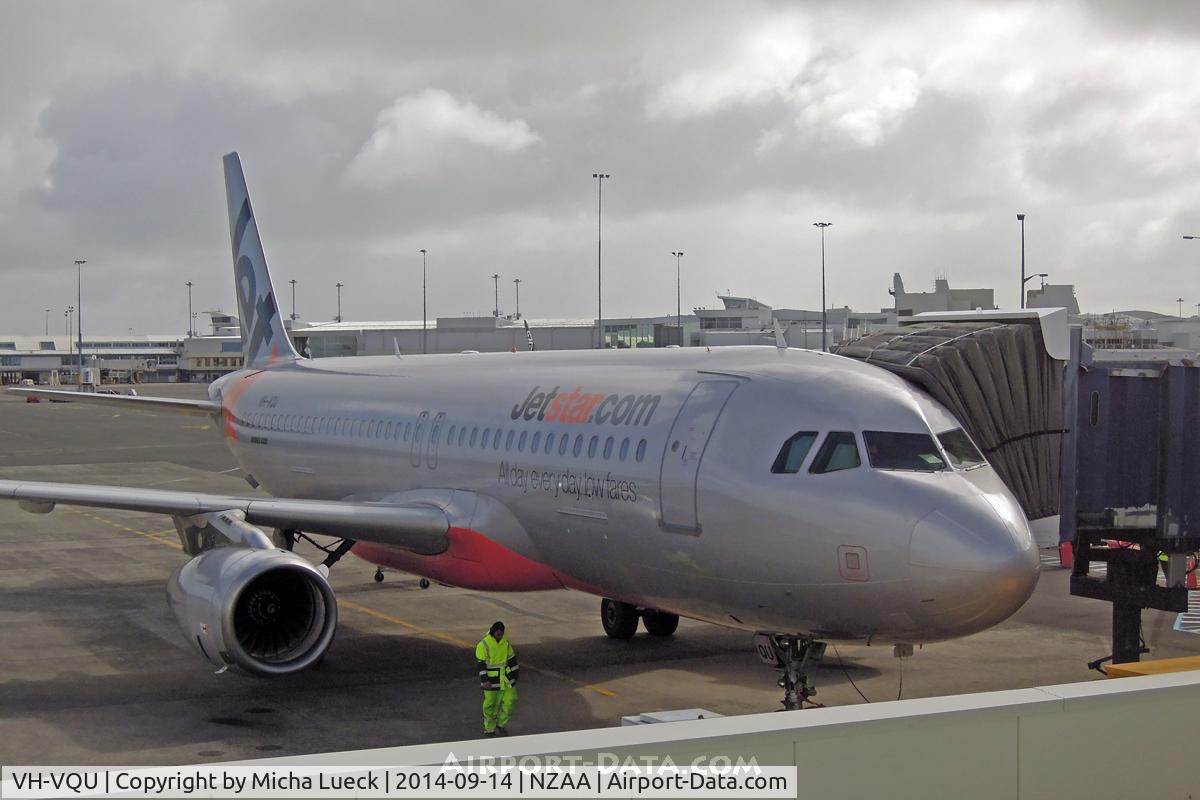 VH-VQU, 2005 Airbus A320-232 C/N 2455, At Auckland
