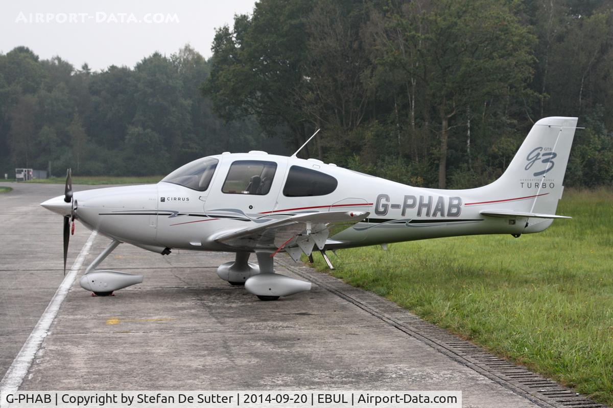 G-PHAB, 2007 Cirrus SR22 G3 Turbo C/N 2710, Its grey colour almost looks like camouflage in this dull weather.