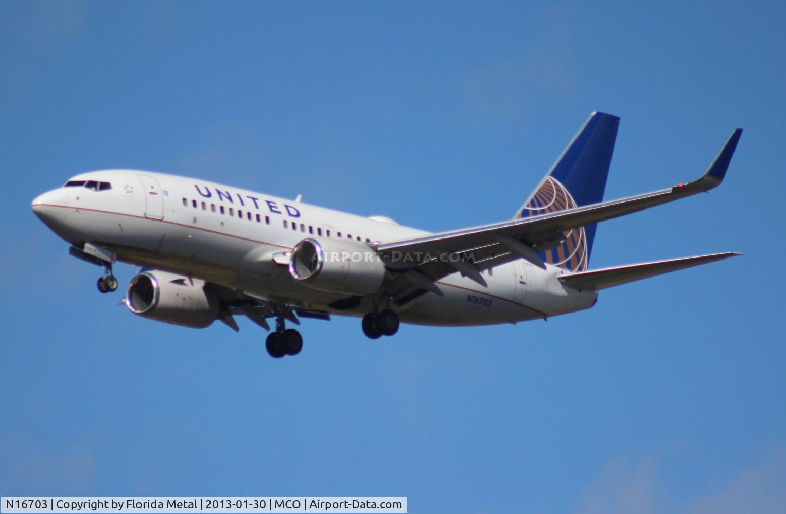 N16703, 1998 Boeing 737-724 C/N 28764, United 737-700