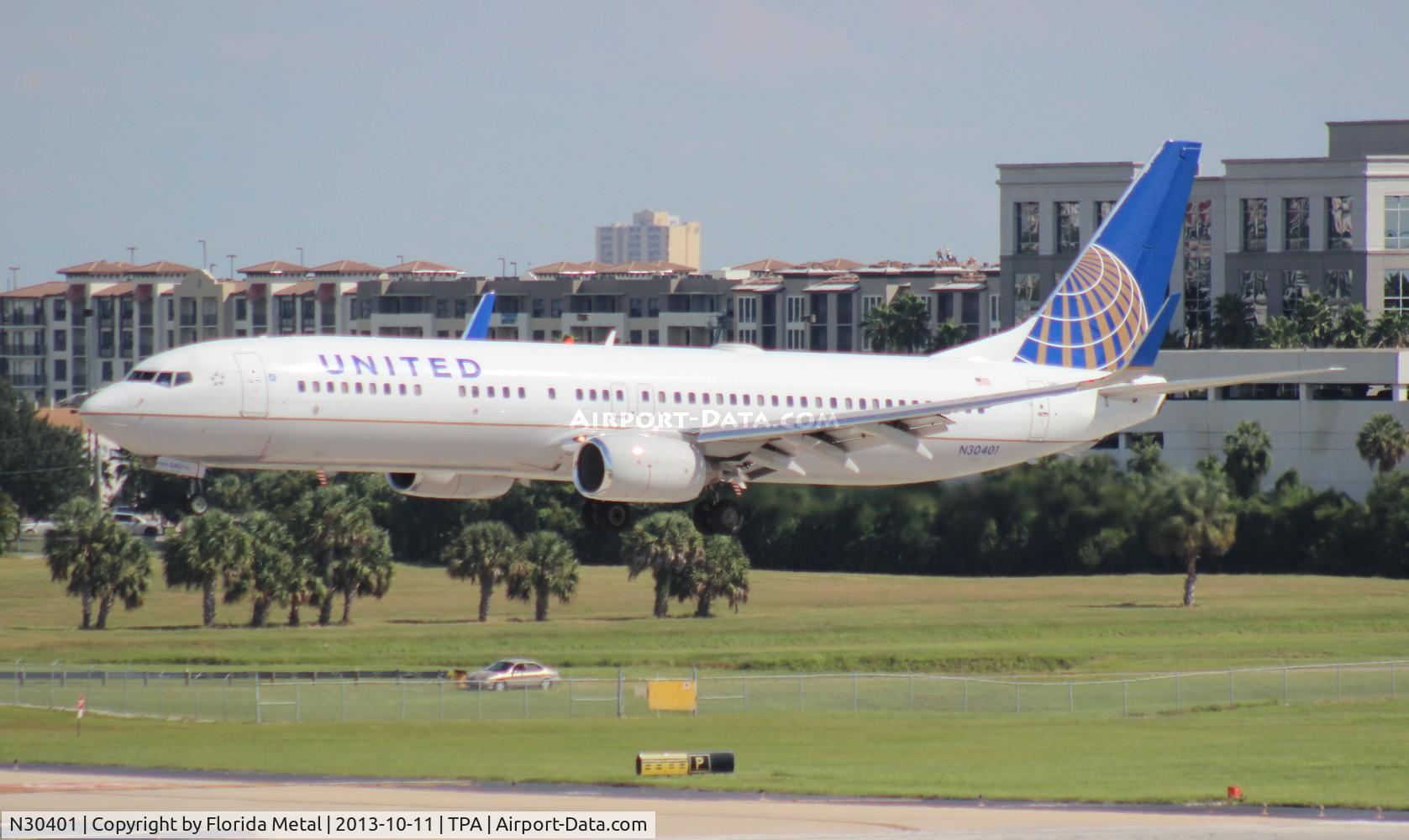 N30401, 2001 Boeing 737-924 C/N 30118, United 737-900