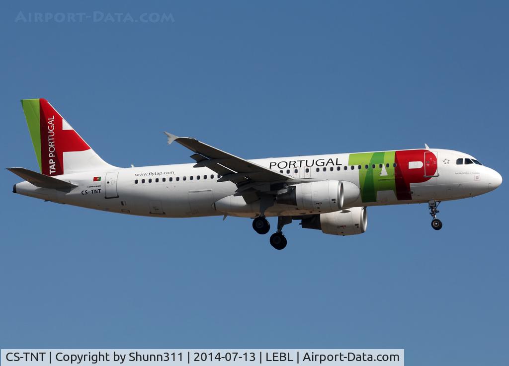 CS-TNT, 2009 Airbus A320-214 C/N 4095, Landing rwy 25R