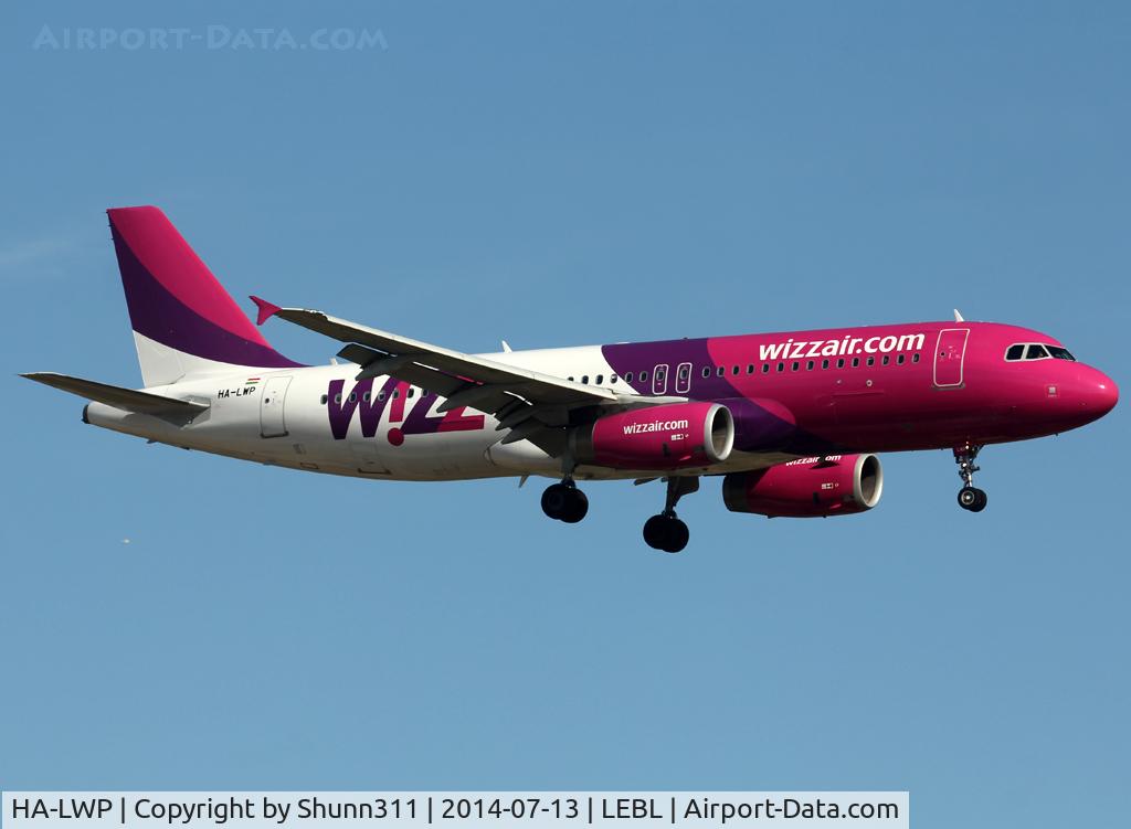 HA-LWP, 2012 Airbus A320-232 C/N 5139, Landing rwy 25R
