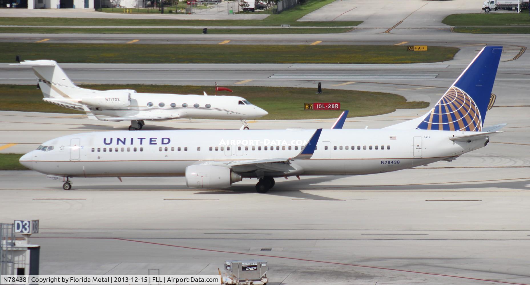 N78438, 2009 Boeing 737-924/ER C/N 33533, United 737-900