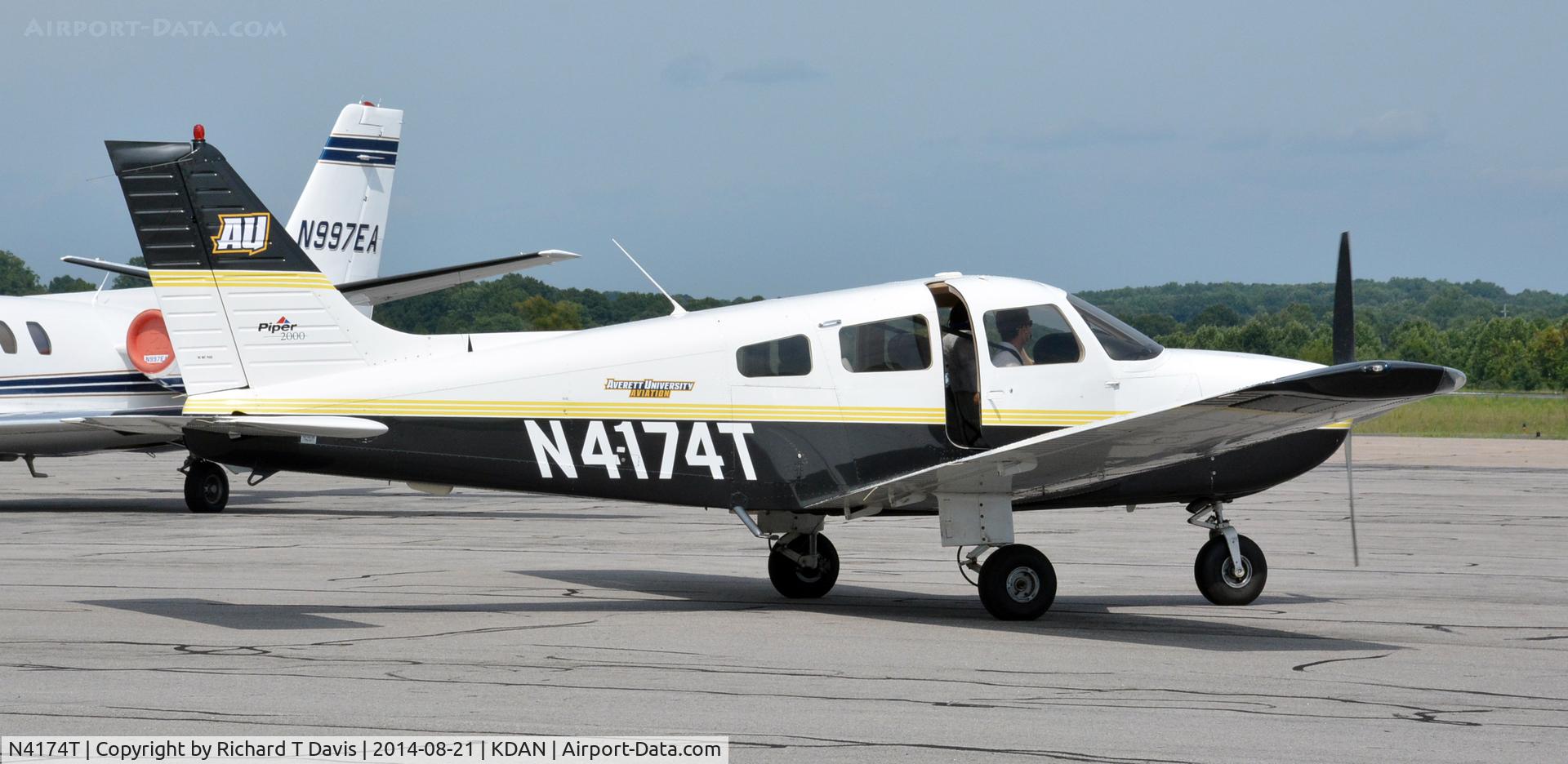 N4174T, 2000 Piper PA-28-181 C/N 2843322, 2000 Piper PA-28-181 in Danville Va.