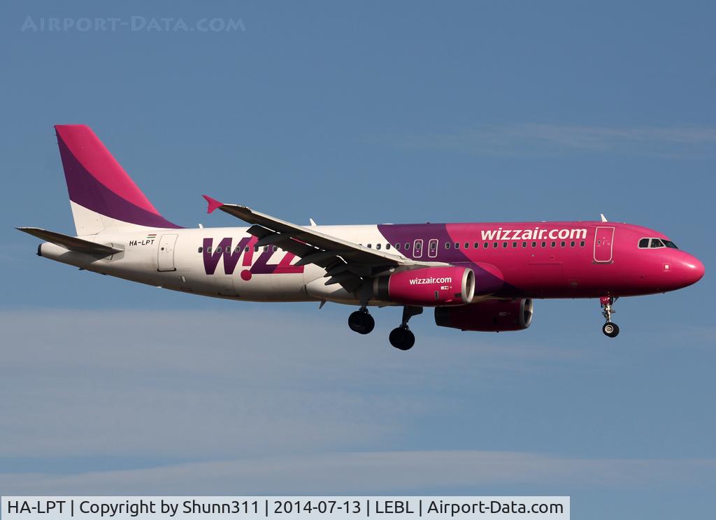 HA-LPT, 2009 Airbus A320-232 C/N 3807, Landing rwy 25R