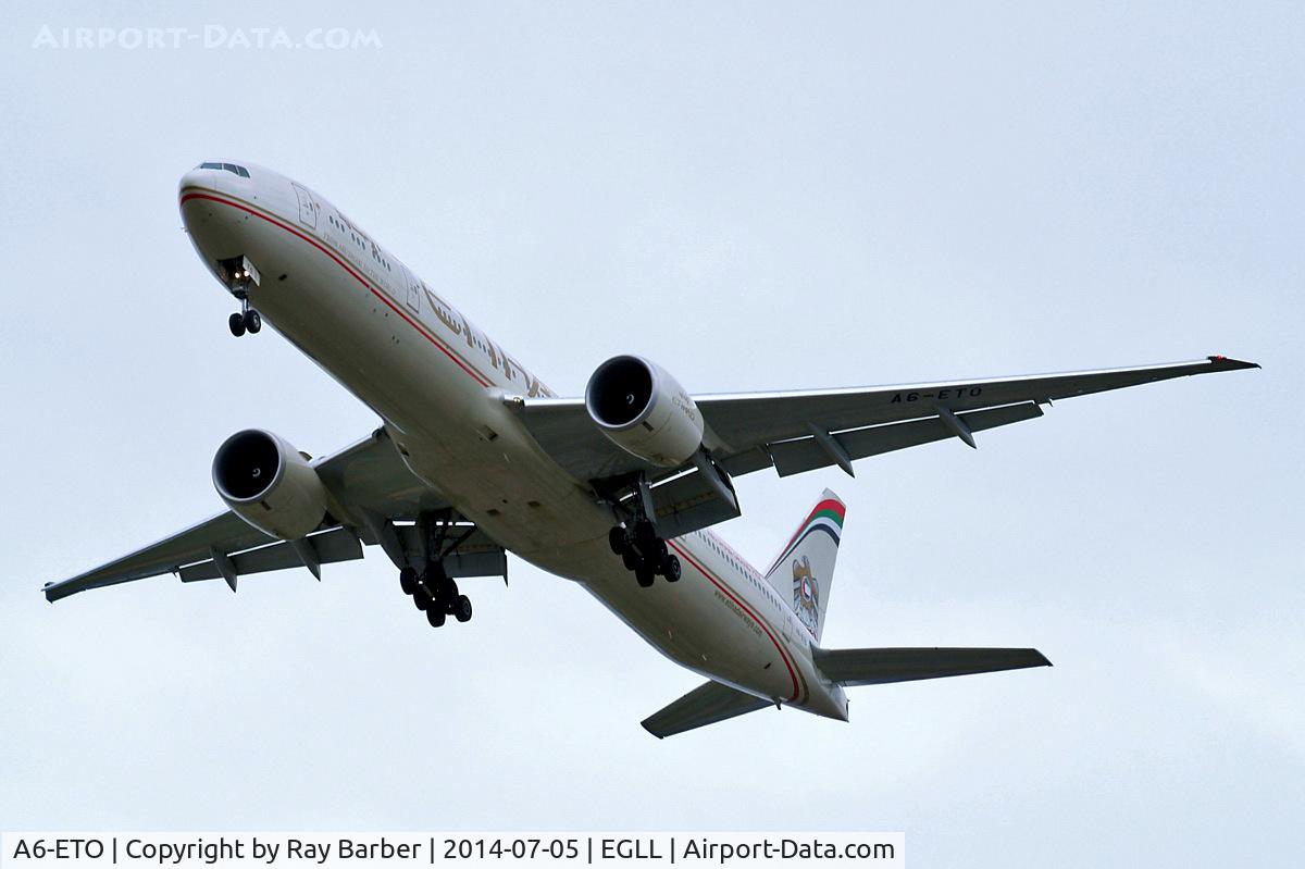 A6-ETO, 2013 Boeing 777-3FX/ER C/N 39690, Boeing 777-3FXER [39690] (Etihad Airways) Home~G 05/07/2014. On approach 27R.
