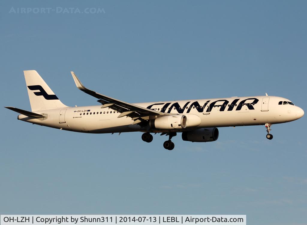 OH-LZH, 2013 Airbus A321-231 C/N 5803, Landing rwy 25R