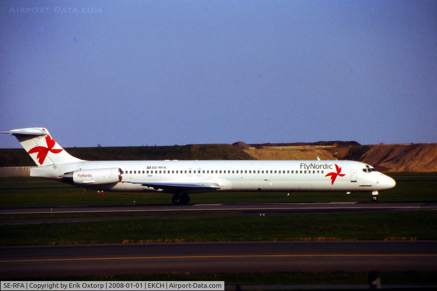 SE-RFA, 1988 McDonnell Douglas MD-83 (DC-9-83) C/N 49623/1499, SE-RFA in CPH 2006-05