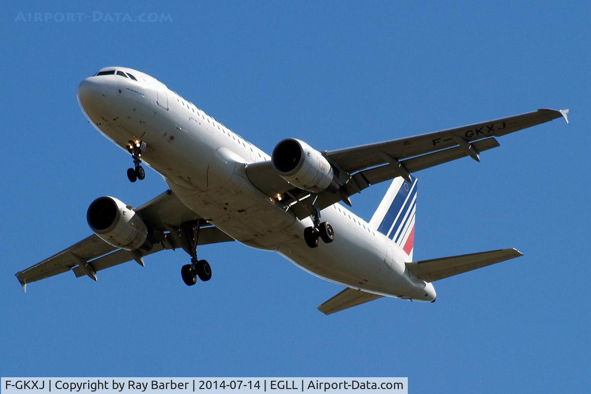 F-GKXJ, 2002 Airbus A320-214 C/N 1900, Airbus A320-214 [1900] (Air France) Home~G 14/07/2014. On approach 27R.