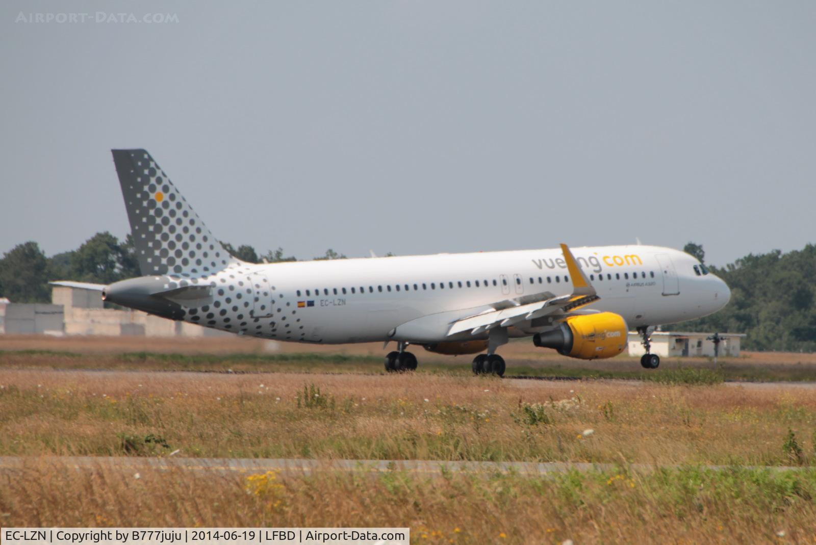 EC-LZN, 2013 Airbus A320-214 C/N 5925, at Bordeau