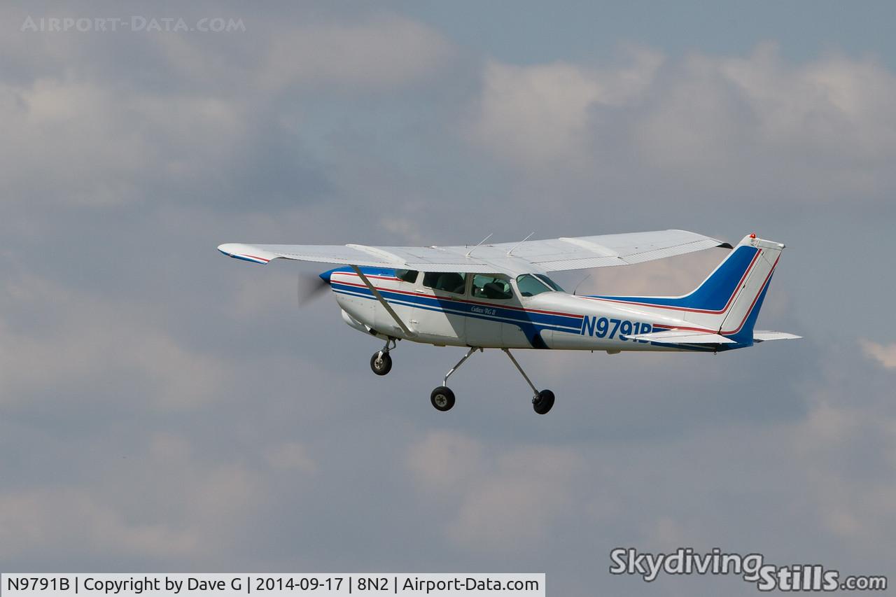 N9791B, 1982 Cessna 172RG Cutlass RG C/N 172RG1039, Departing Skydive Chicago