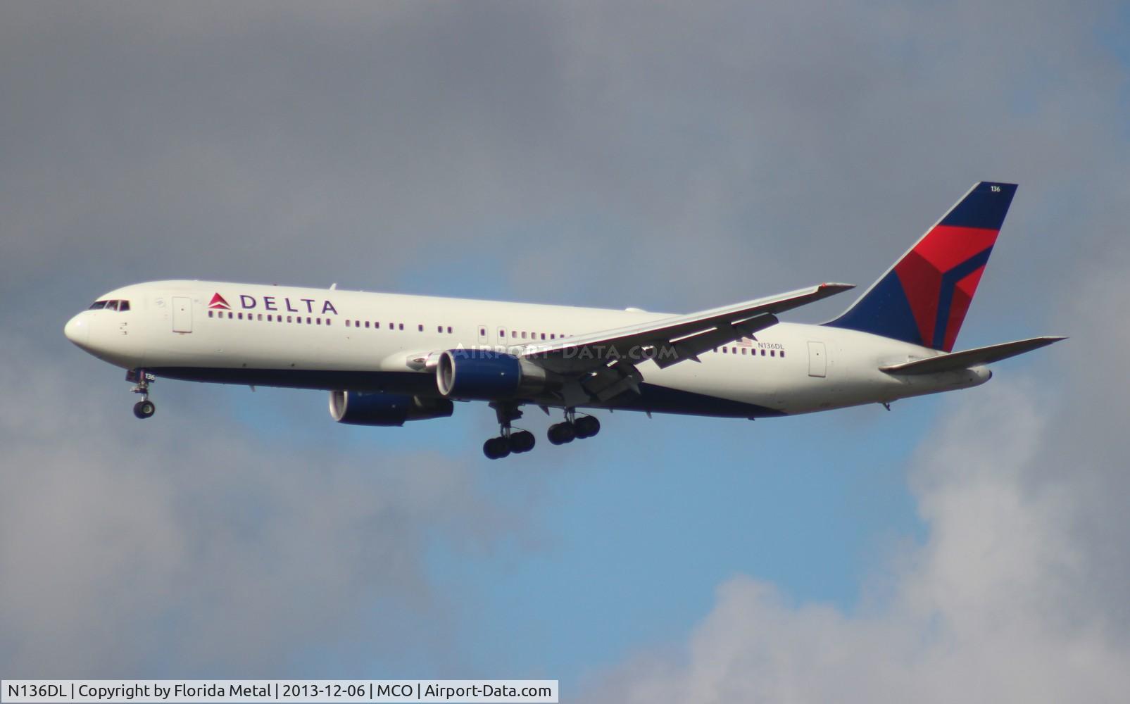 N136DL, 1991 Boeing 767-332 C/N 25146, Delta 767-300