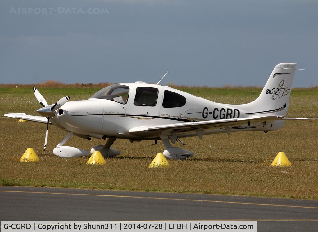 G-CGRD, 2006 Cirrus SR22 GTS C/N 2234, Parked in the grass...