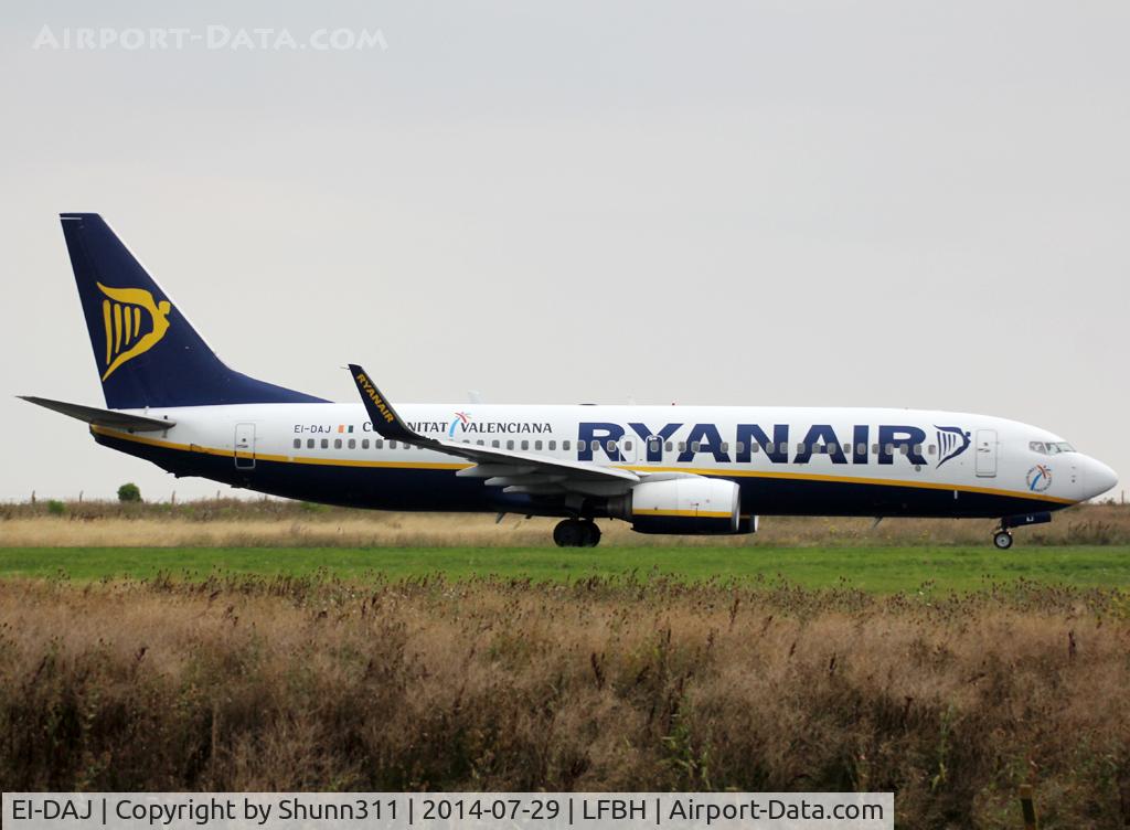 EI-DAJ, 2003 Boeing 737-8AS C/N 33548, Taxiing to the Terminal after landing...