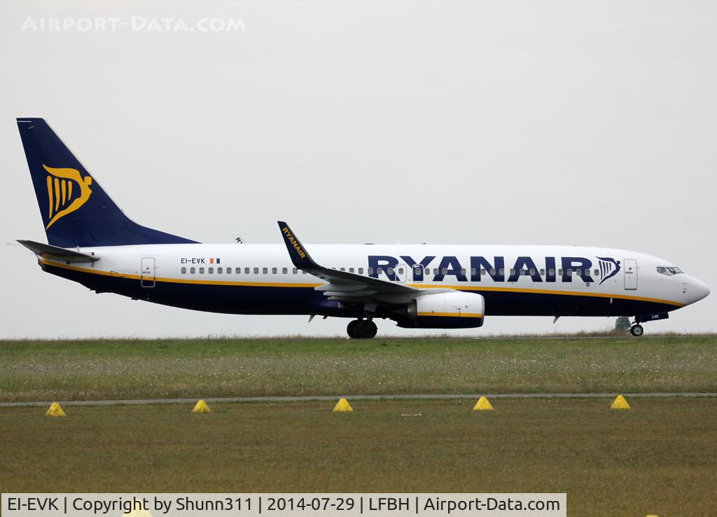 EI-EVK, 2012 Boeing 737-8AS C/N 40298, Taxiing to the Terminal...