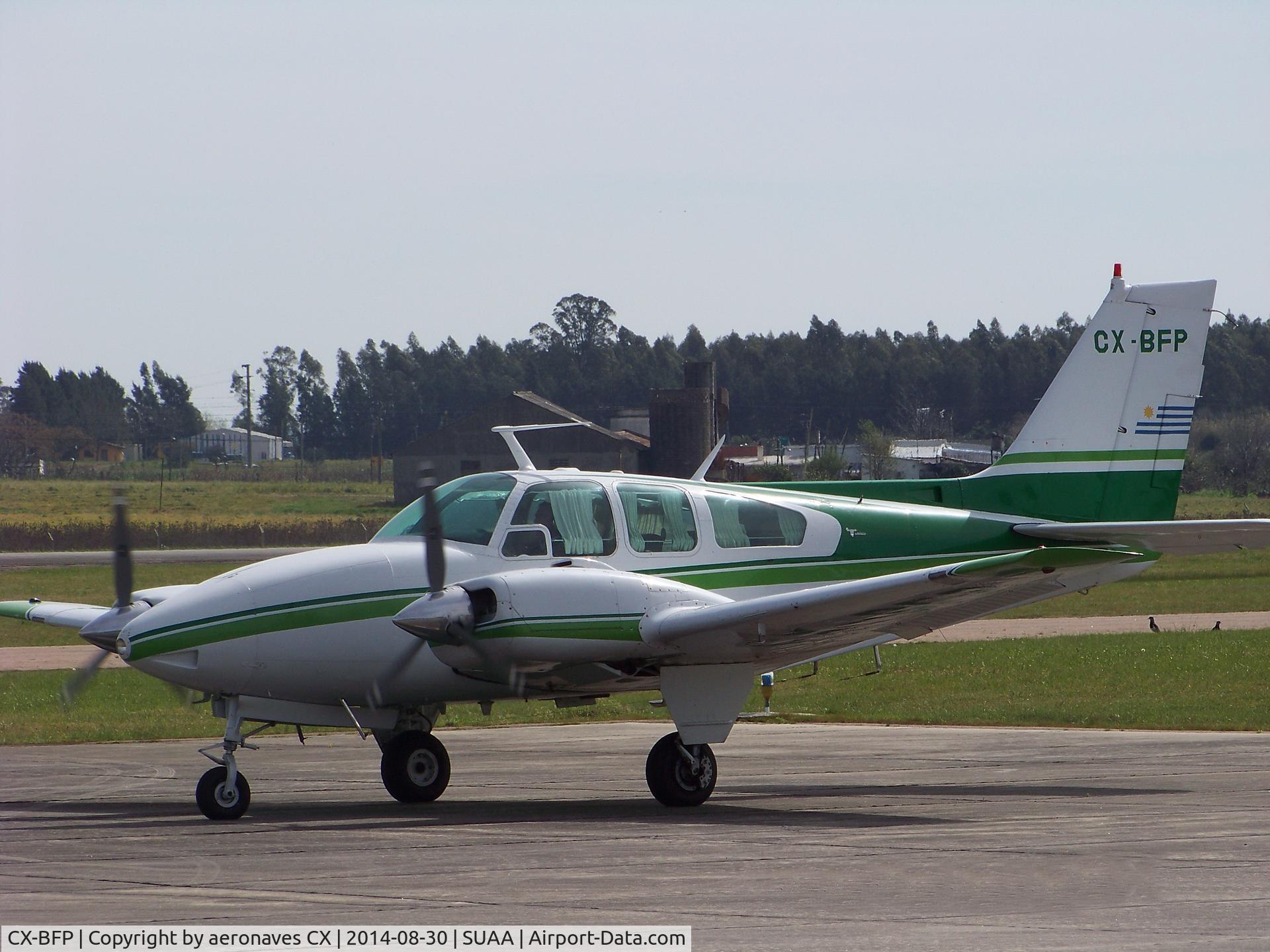 CX-BFP, Beech C55 Baron (95-C55) C/N TE-316, Visto en plataforma Aeropuerto Angel S. Adami