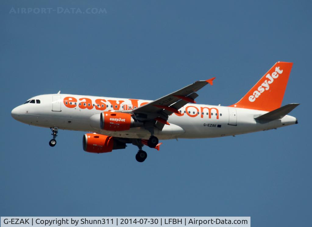 G-EZAK, 2006 Airbus A319-111 C/N 2744, Landing rwy 29