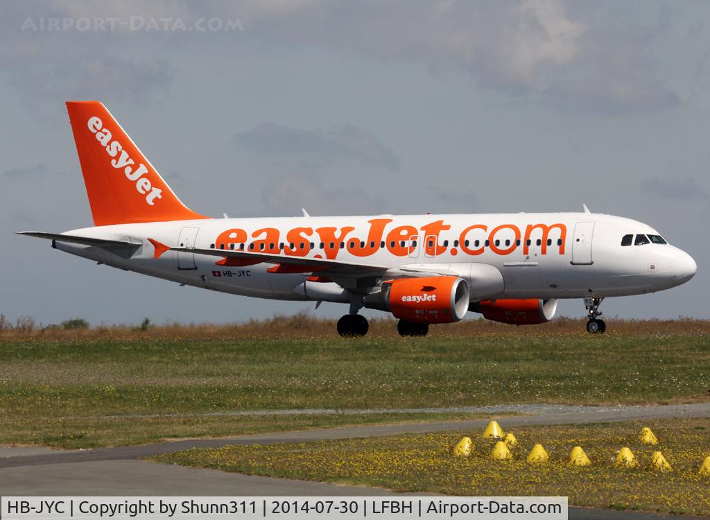 HB-JYC, 2011 Airbus A319-111 C/N 4785, Taxiing to the Terminal...