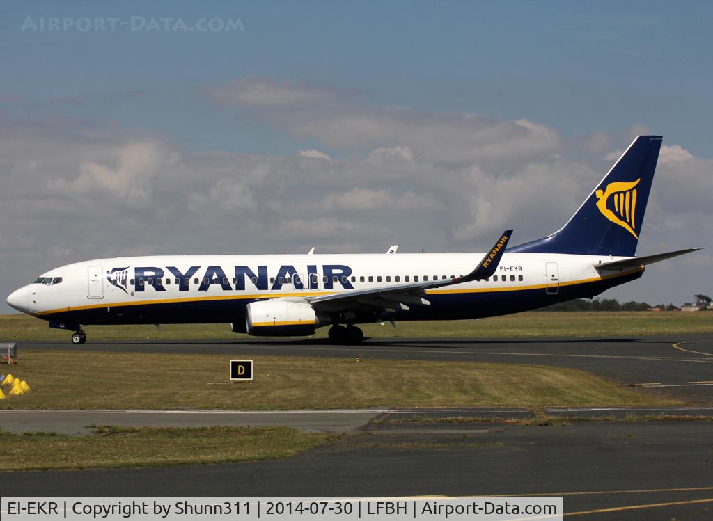 EI-EKR, 2010 Boeing 737-8AS C/N 38503, Taxiing for departure...