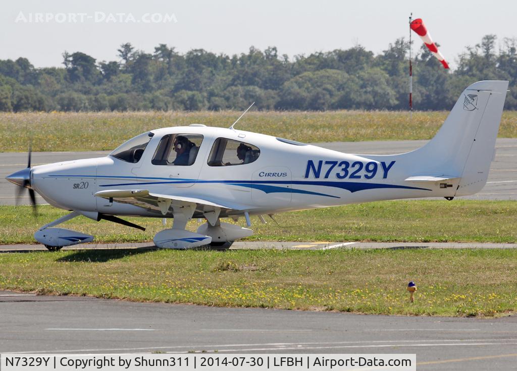 N7329Y, 2004 Cirrus SR20 C/N 1394, Taxiing for departure...
