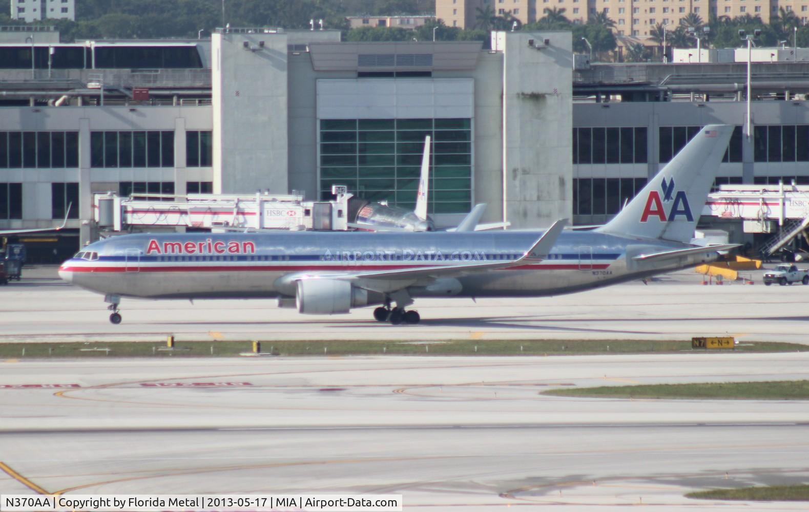 N370AA, 1992 Boeing 767-323 C/N 25197, American 767-300