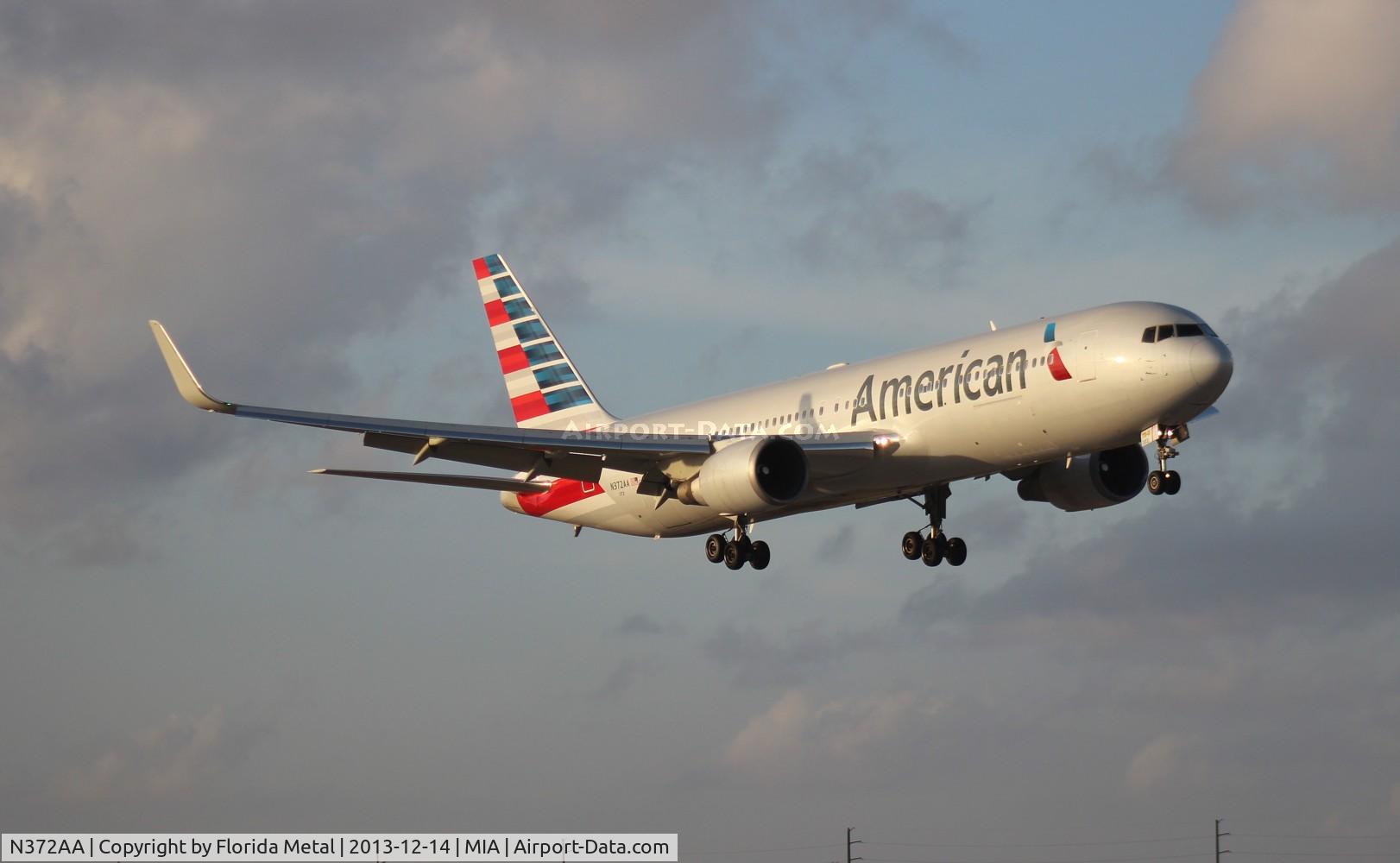 N372AA, 1992 Boeing 767-323 C/N 25199, American 767-300