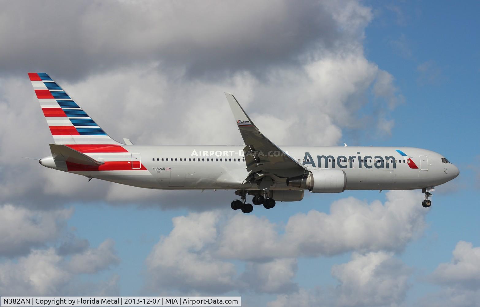 N382AN, 1993 Boeing 767-323/ER C/N 25451, American 767-300