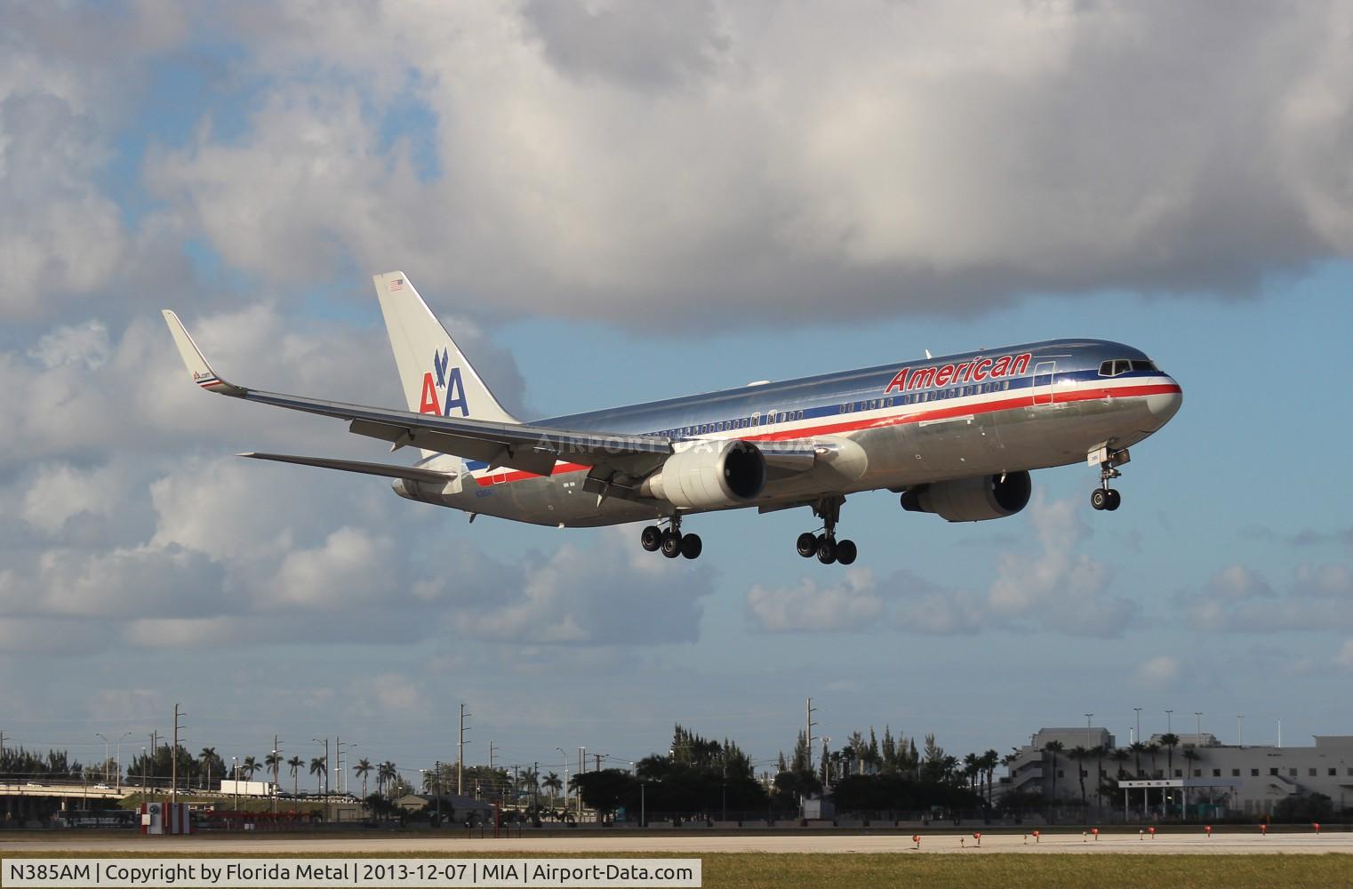 N385AM, 1994 Boeing 767-323 C/N 27059, American 767-300