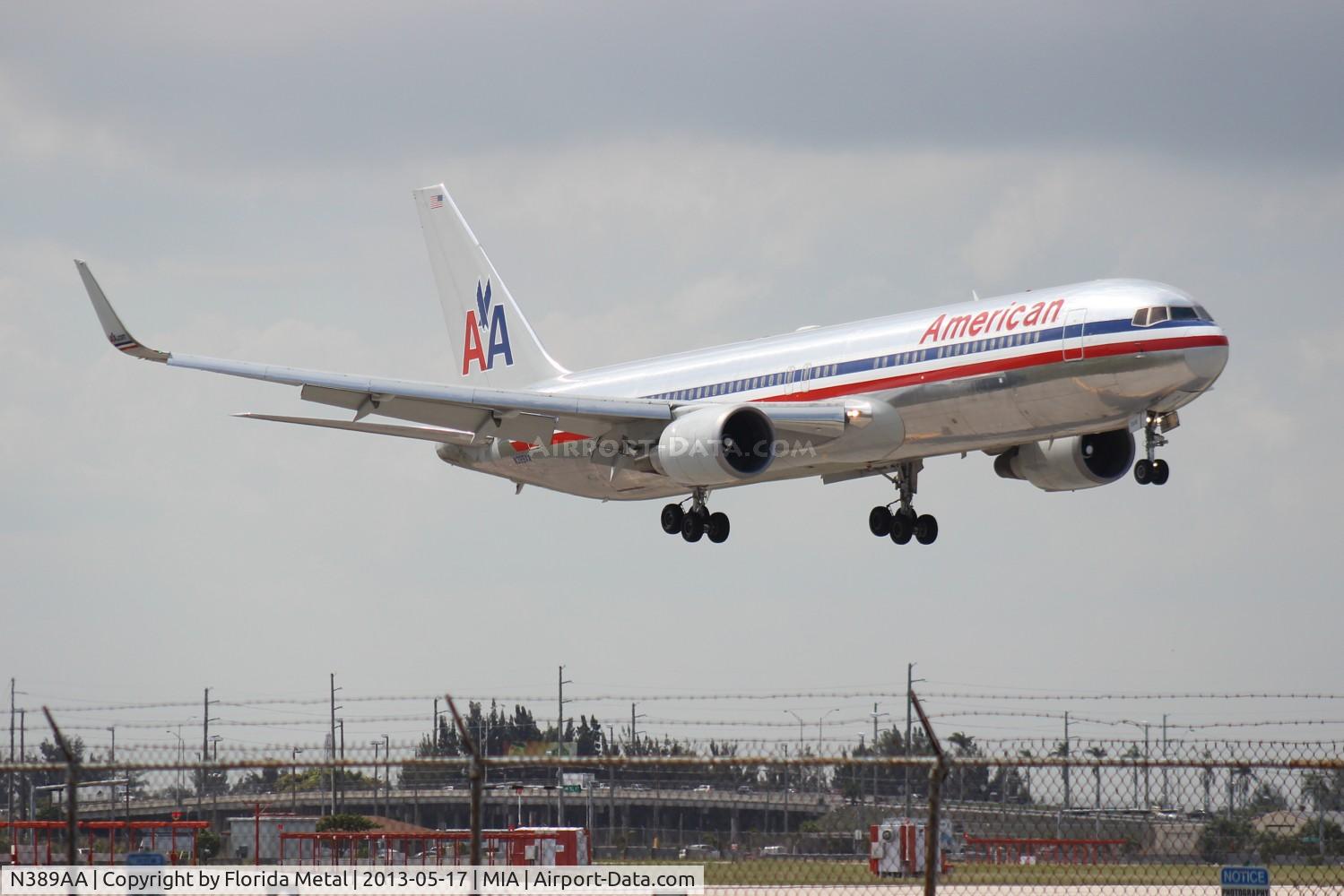 N389AA, 1994 Boeing 767-323 C/N 27449, American 767-300