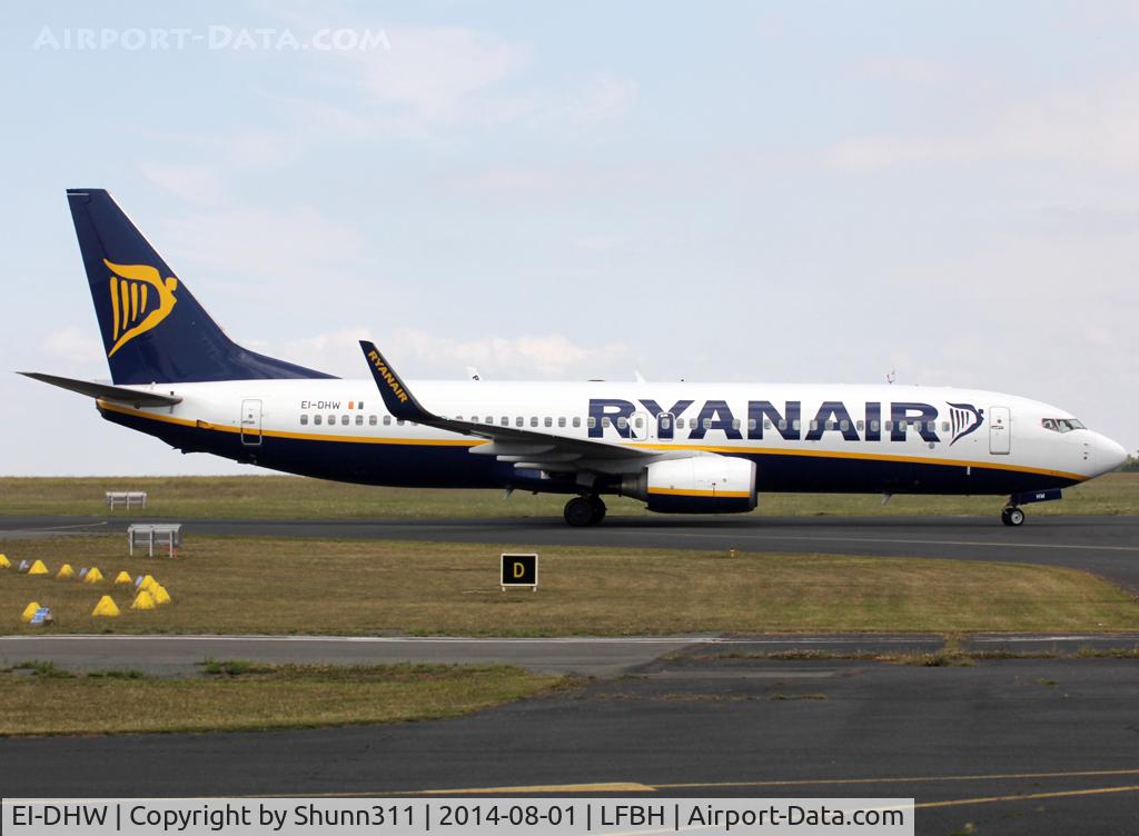 EI-DHW, 2005 Boeing 737-8AS(WL) C/N 33823, Taxiing to the Terminal...