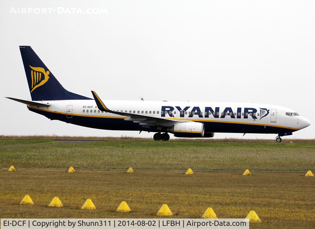 EI-DCF, 2004 Boeing 737-8AS C/N 33804, Taxiing to the Terminal...